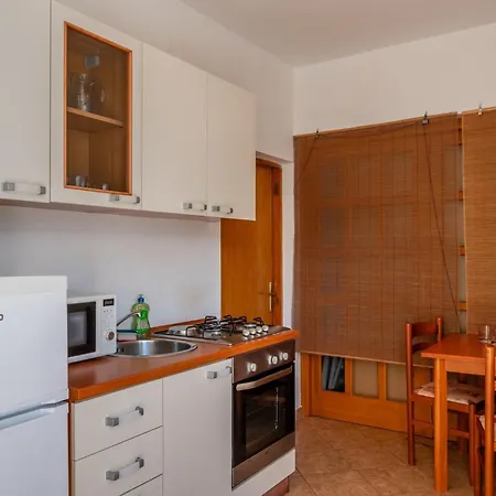 Appartement With Parking Space - 23588