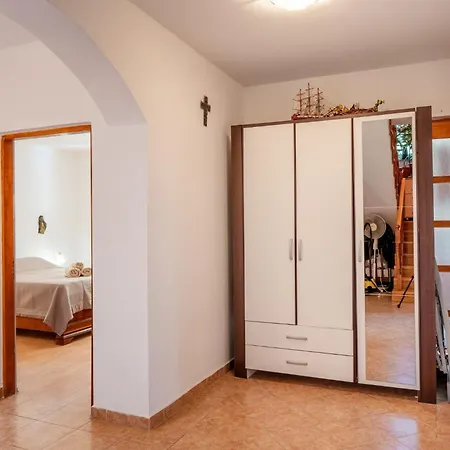 With Parking Space - 23588 Apartmán Vir
