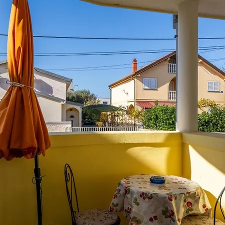 Lägenhet With Parking Space - 23588