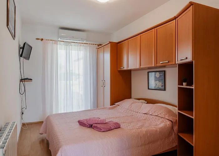 Lägenhet With Parking Space - 23588 *