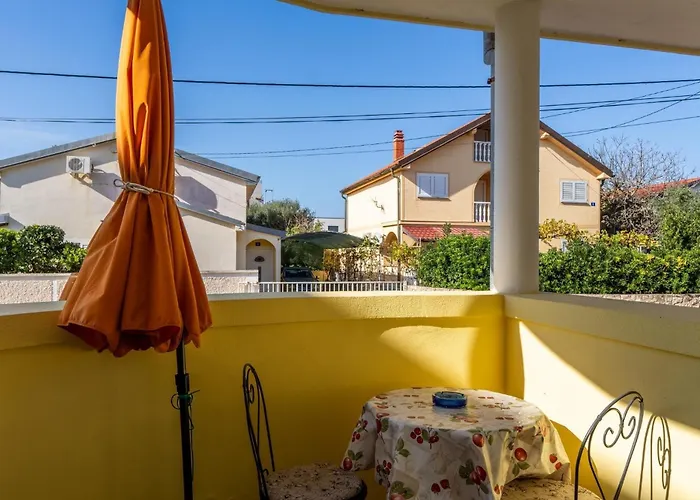 Lägenhet With Parking Space - 23588